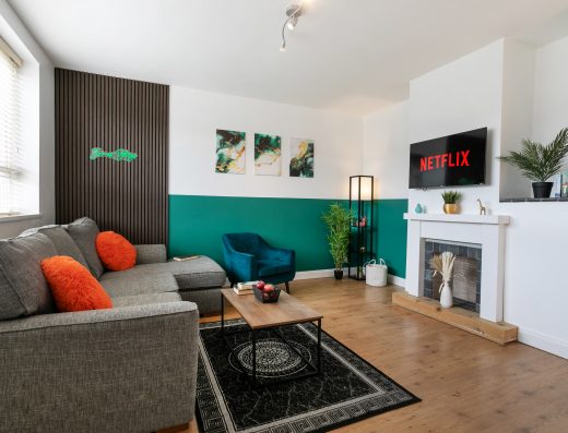 Comfortable 4BR|Perfect for Groups|WiFi & Parking