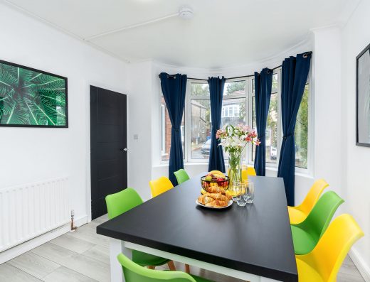 Spacious 4 Bedroom House – 8 Beds, BBQ & Driveway