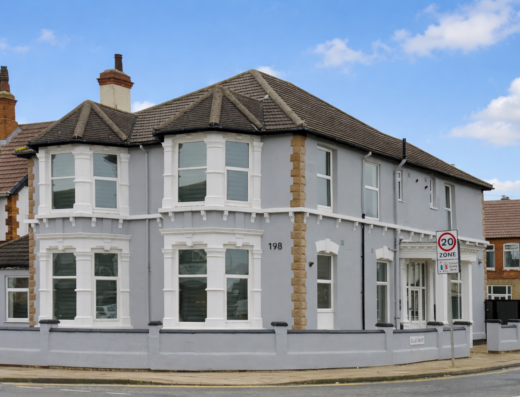 1 Spacious 1-Bed Flat | Sleeps 3 | Work or Leisure