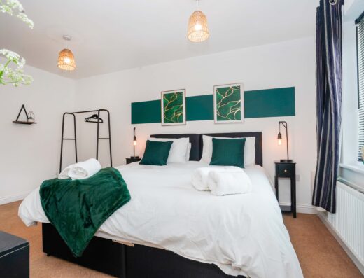 5 Bedroom Home | WiFi | Parking | Ideal Family